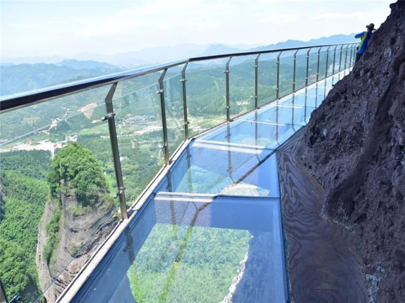 Contract case of glass walkway in Xinyang, Henan