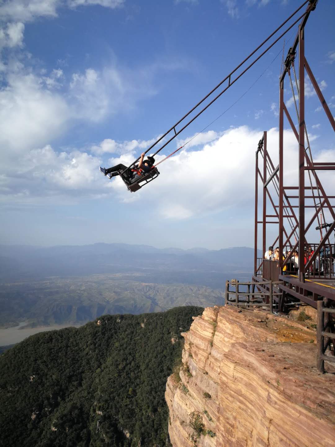 Yongcheng Scenic Area Cliff Swing